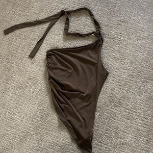 Forever21 Women’s Brown One-Shoulder Going Out Top